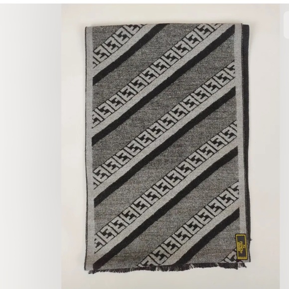Fendi scarf - Picture 3 of 5